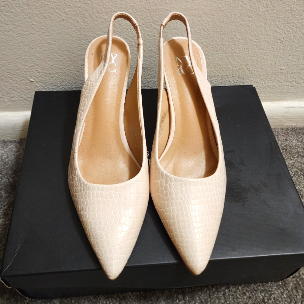 New York & Company beige snake skin sandals NWNB. Size 7.5